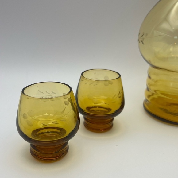 Vintage Mid-Century Etched Elegant Amber Glass Petite Decanter/Glass Set - Picture 14 of 14